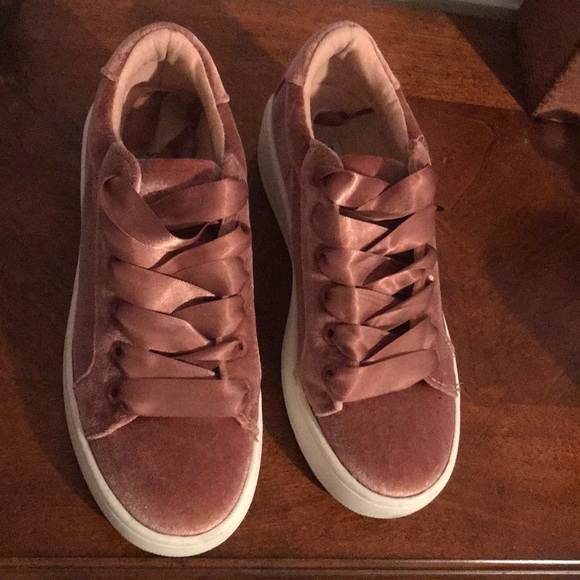 Steve Madden worn maybe 3 times sneakers - Picture 3 of 4